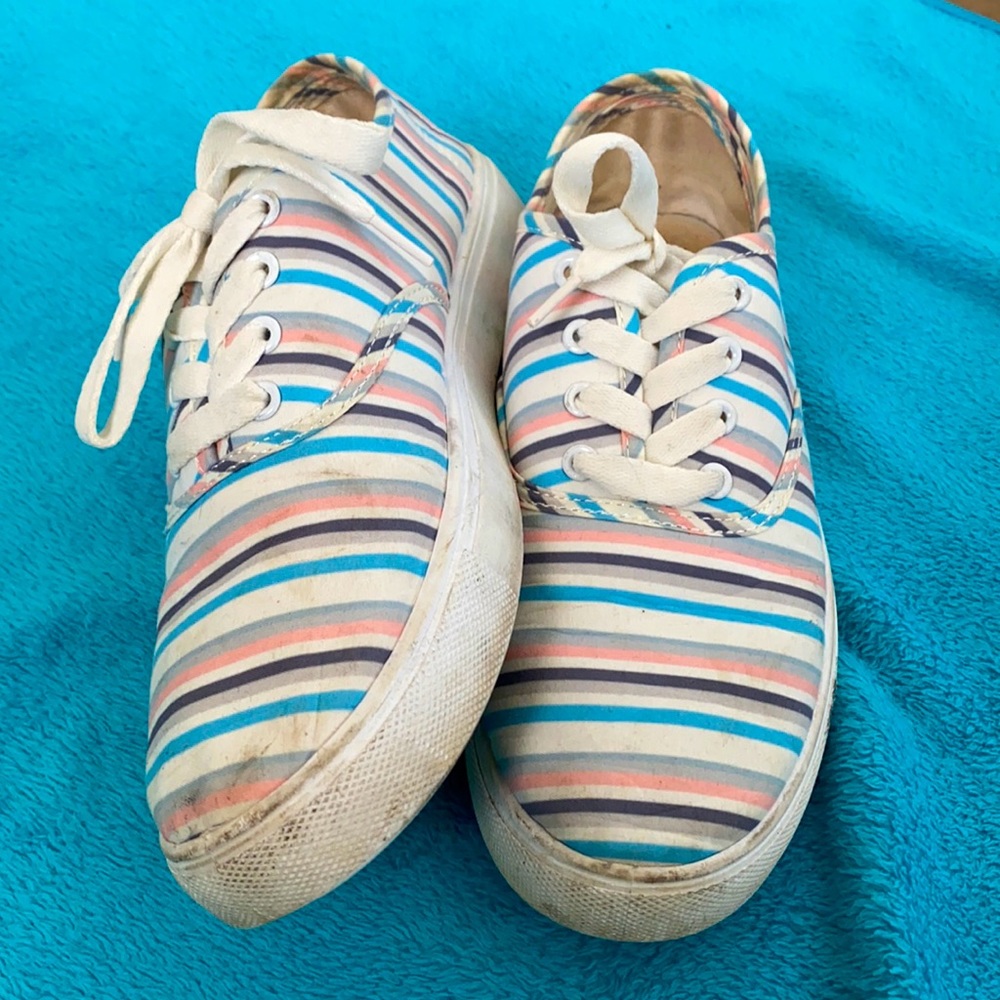 Size 8 Comfy Striped Sneakers